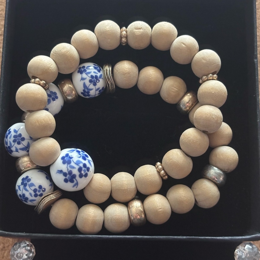 Elegant Wooden and Ceramic Beaded Bracelet Set (2)